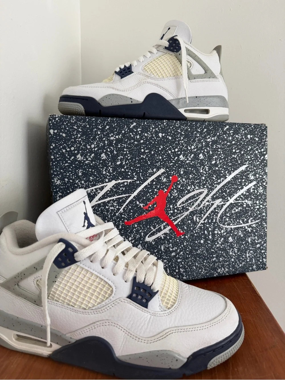 Men’s Air Jordan 4 Retro White/Midnight Blue. Barely Used